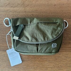 Lululemon Everywhere Belt Bag - Large